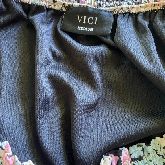 VICI Off the‎ Shoulder Floral Tiered Midi Dress Size Medium EUC - Picture 8 of 9